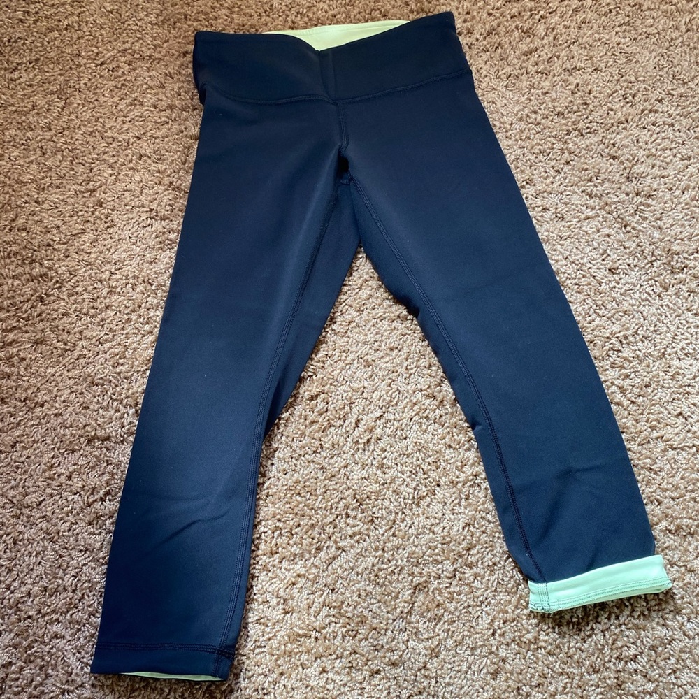 Lululemon Wunder Under Crop lll reversible size 4
